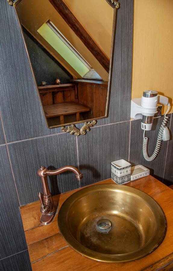 Balta Maja Hotel Pilsrundāle Kültér fotó