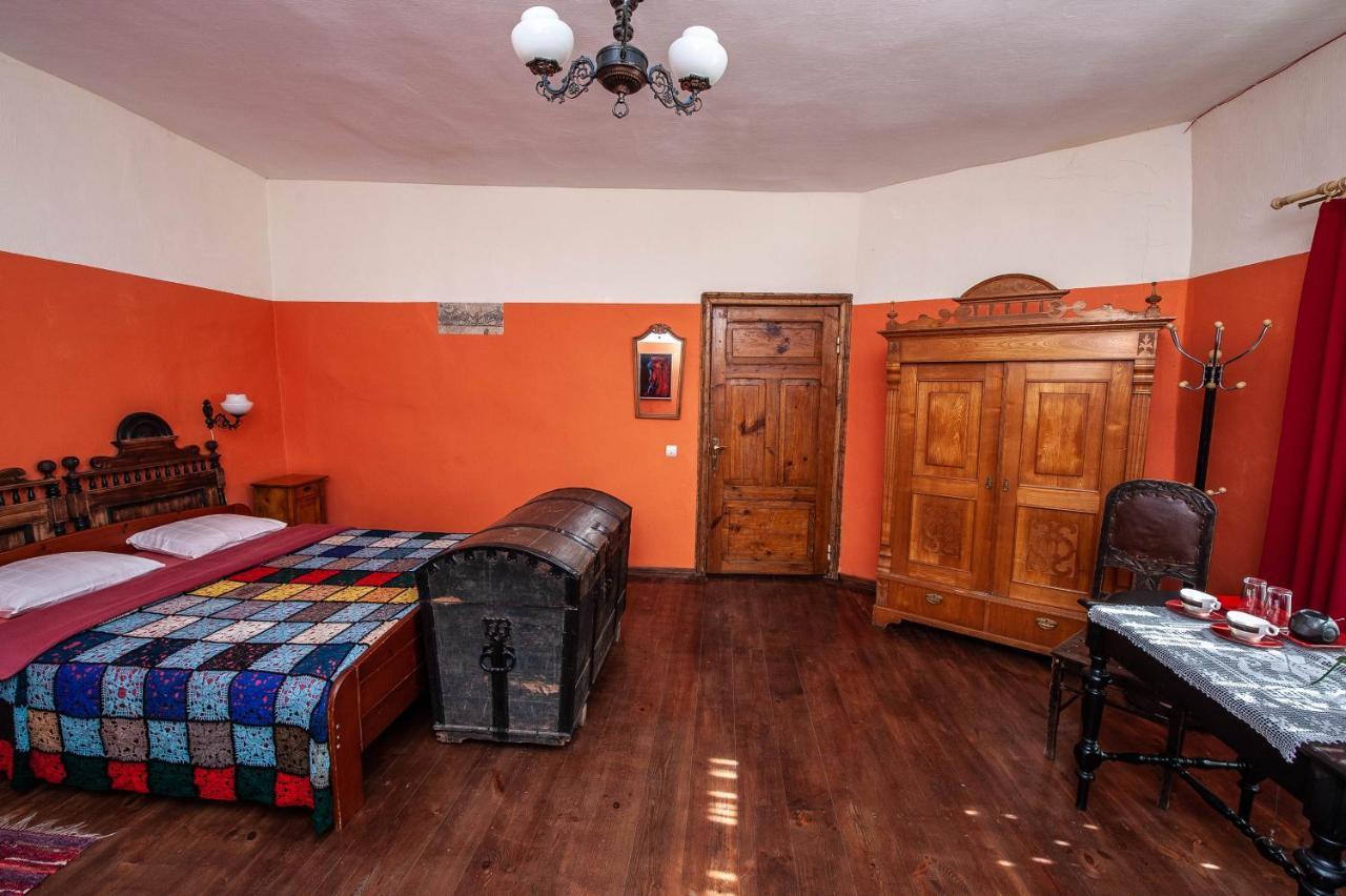 Balta Maja Hotel Pilsrundāle Kültér fotó