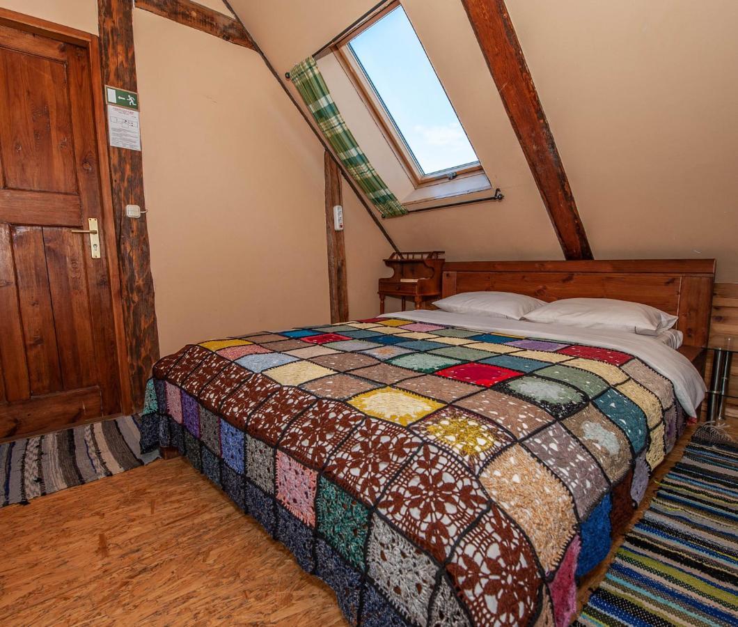 Balta Maja Hotel Pilsrundāle Kültér fotó