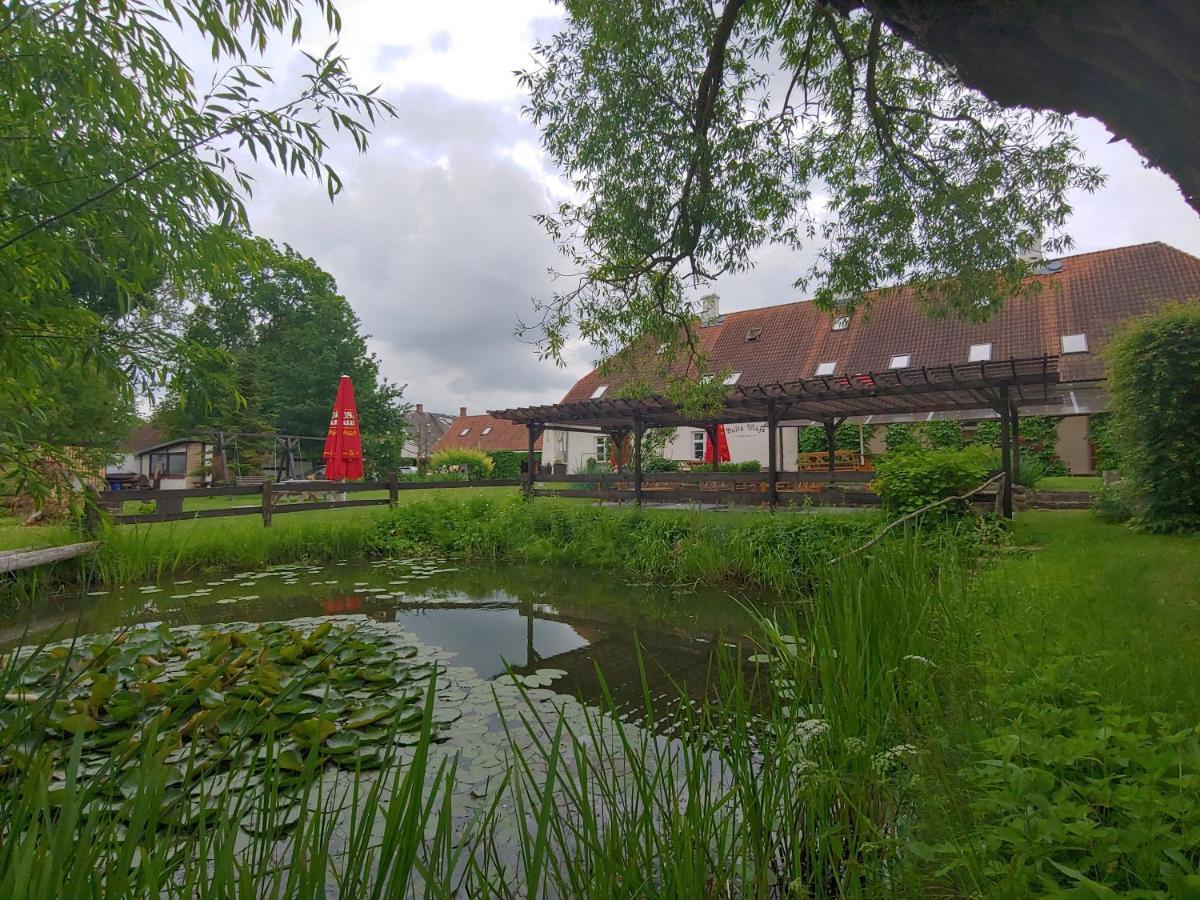 Balta Maja Hotel Pilsrundāle Kültér fotó